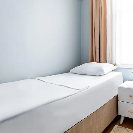 Cozy Flat W Balcony 15 Min To Emaar Mall