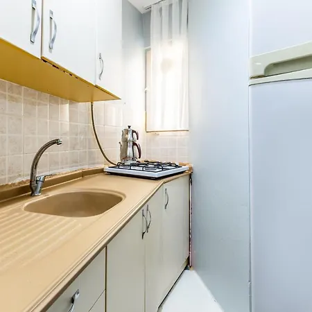 Cozy Flat W Balcony 15 Min To Emaar Mall Istambul