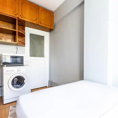 Cozy Flat W Balcony 15 Min To Emaar Mall *