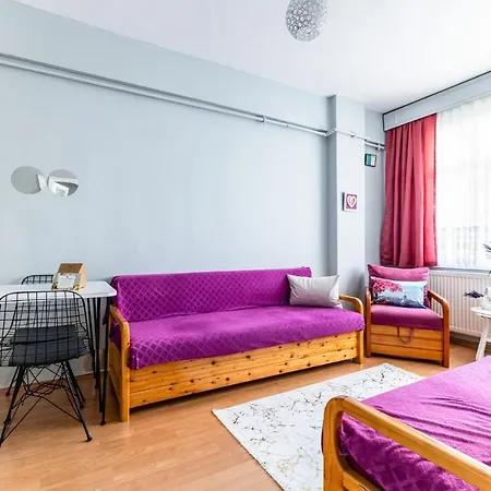 Cozy Flat W Balcony 15 Min To Emaar Mall * Istanbul